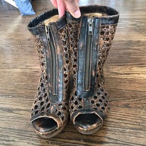 Sbicca netted platform